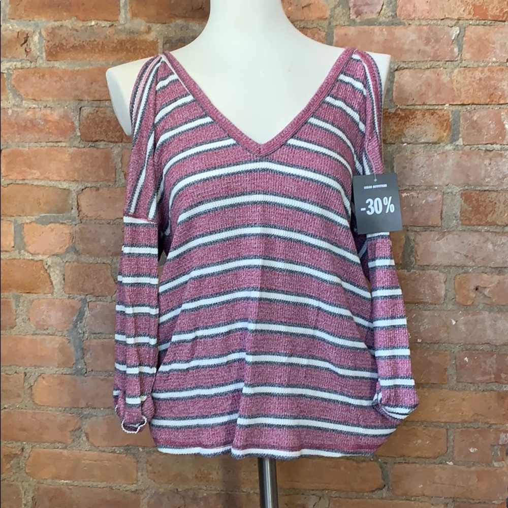 Cold shoulder top!